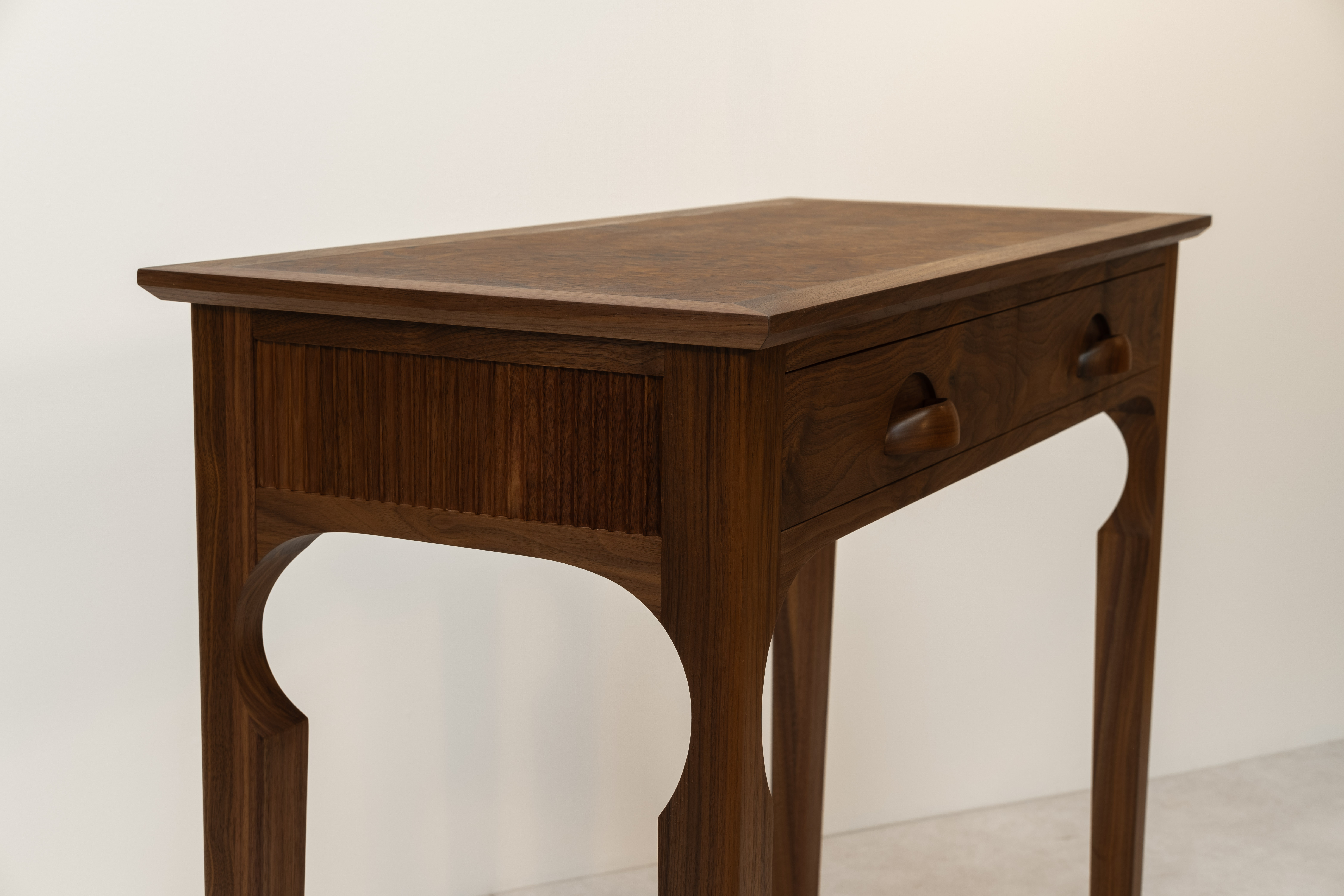 Burr walnut top corner detail